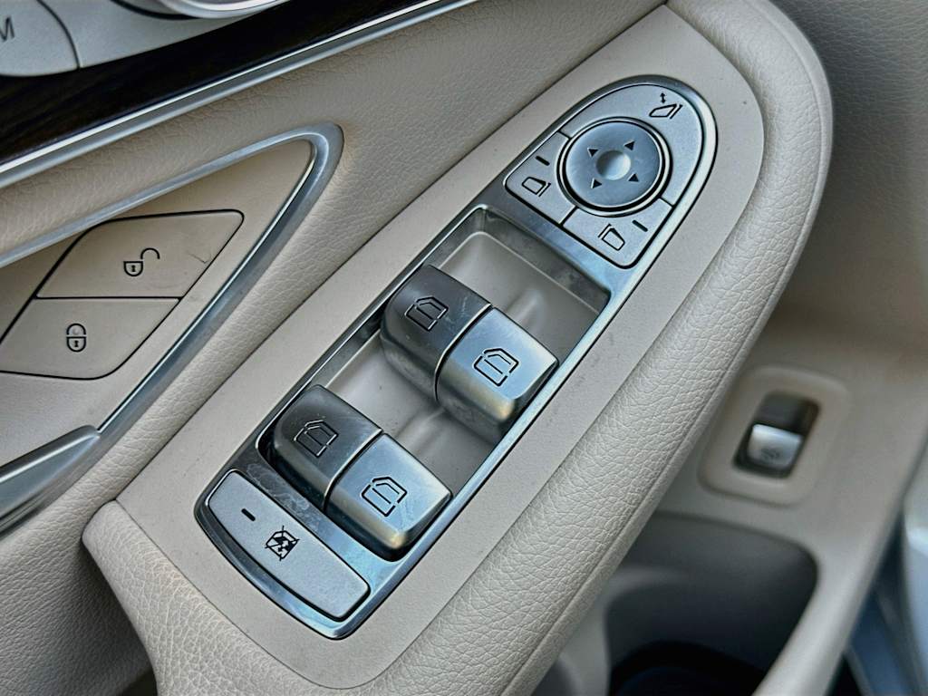 Thumbnail: 2022 Mercedes-Benz GLC - 26