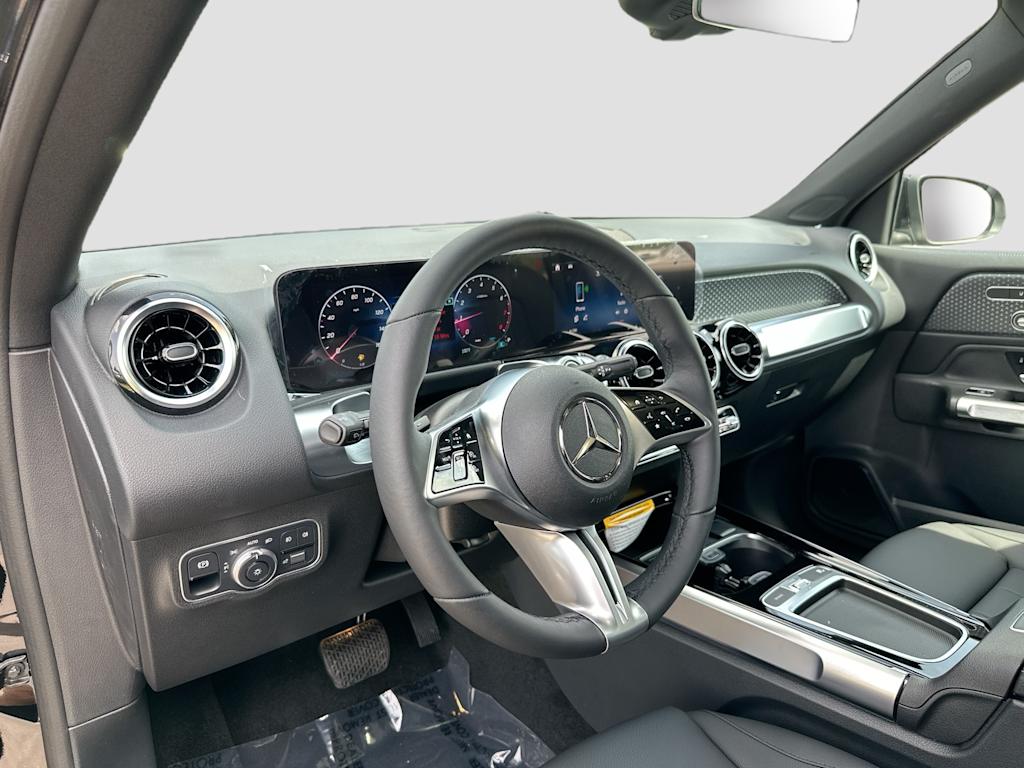 Thumbnail: 2026 Mercedes-Benz GLB - 2