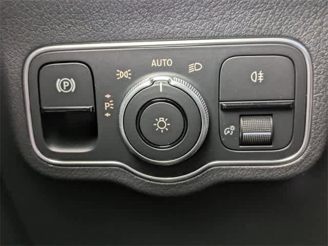 Thumbnail: 2025 Mercedes-Benz GLA - 25