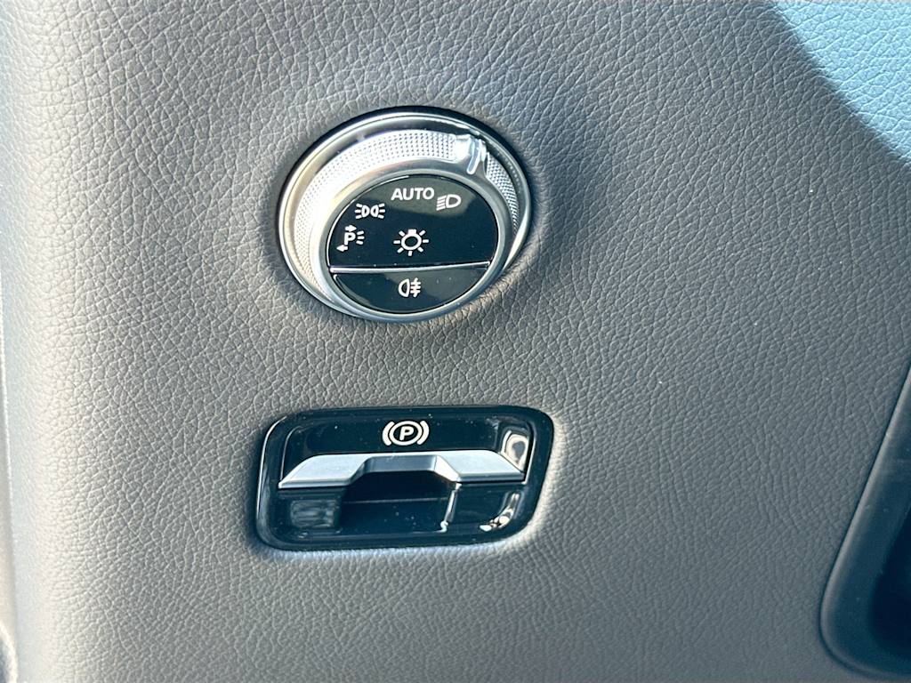 Thumbnail: 2026 Mercedes-Benz GLC - 21