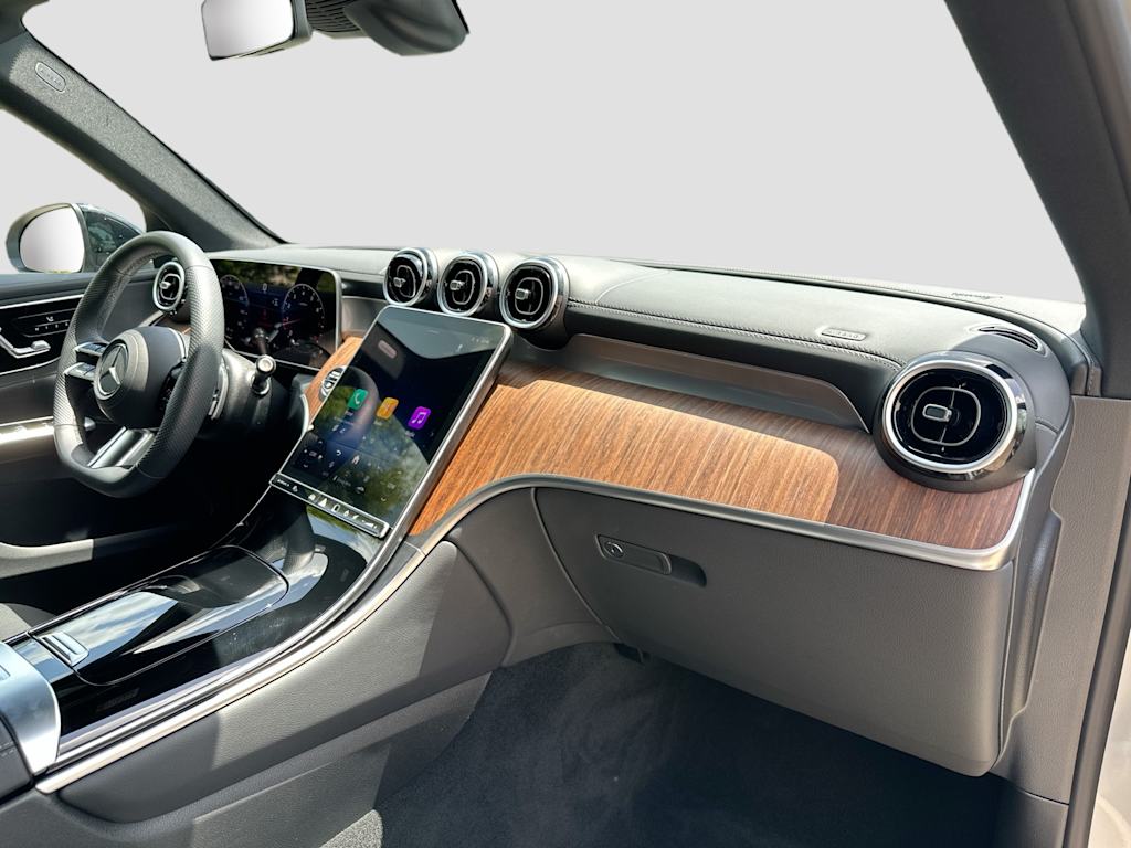 Thumbnail: 2025 Mercedes-Benz GLC - 31