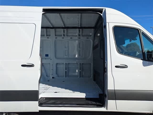 Thumbnail: 2025 Mercedes-Benz Sprinter - 17