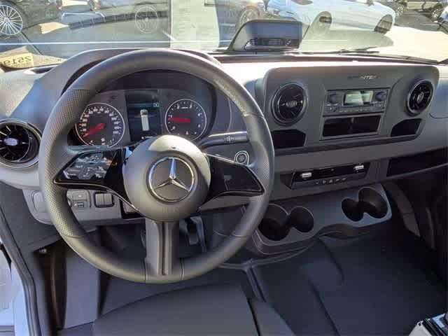 Thumbnail: 2025 Mercedes-Benz Sprinter - 8