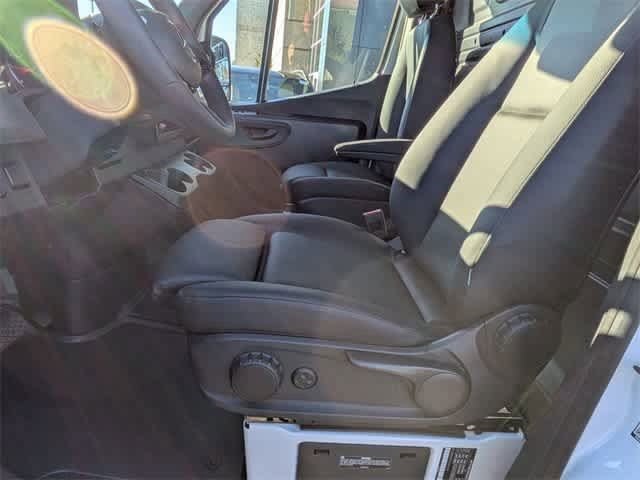 Thumbnail: 2025 Mercedes-Benz Sprinter - 10