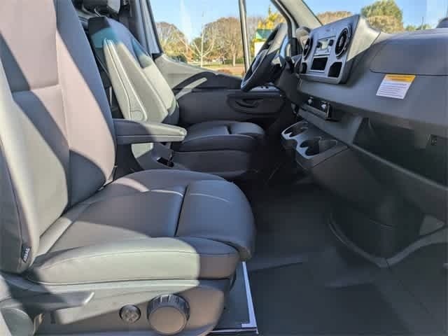 Thumbnail: 2025 Mercedes-Benz Sprinter - 9