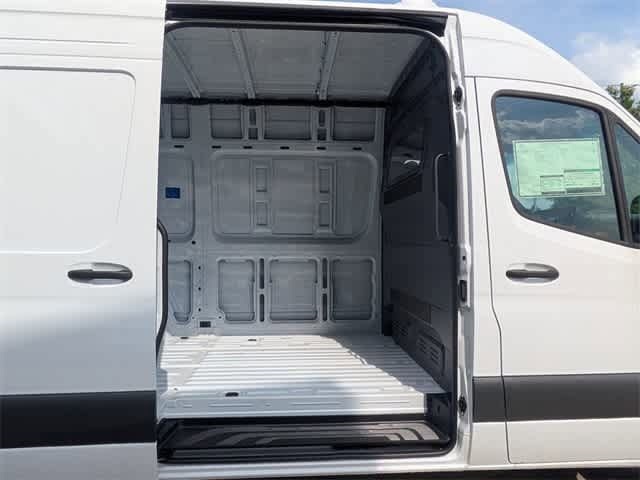 Thumbnail: 2025 Mercedes-Benz Sprinter - 15