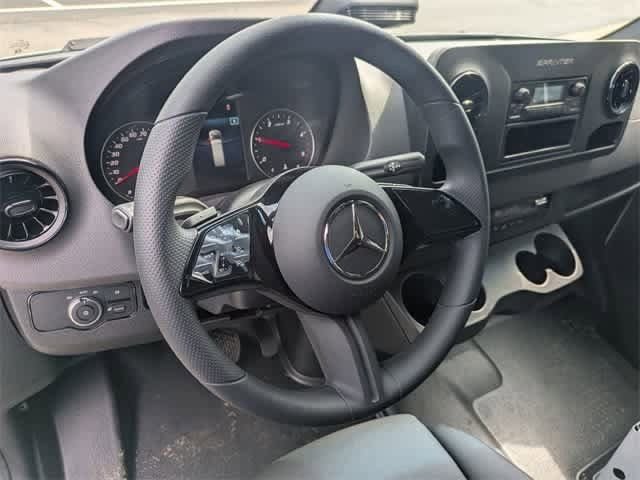 Thumbnail: 2025 Mercedes-Benz Sprinter - 2