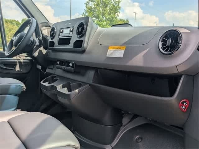 Thumbnail: 2025 Mercedes-Benz Sprinter - 8