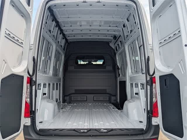 Thumbnail: 2025 Mercedes-Benz Sprinter - 9