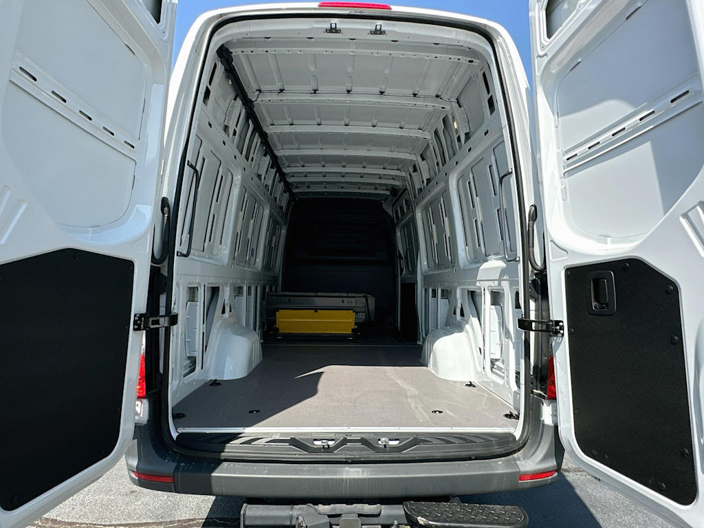 Thumbnail: 2025 Mercedes-Benz Sprinter - 28