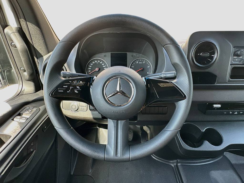Thumbnail: 2025 Mercedes-Benz Sprinter - 8