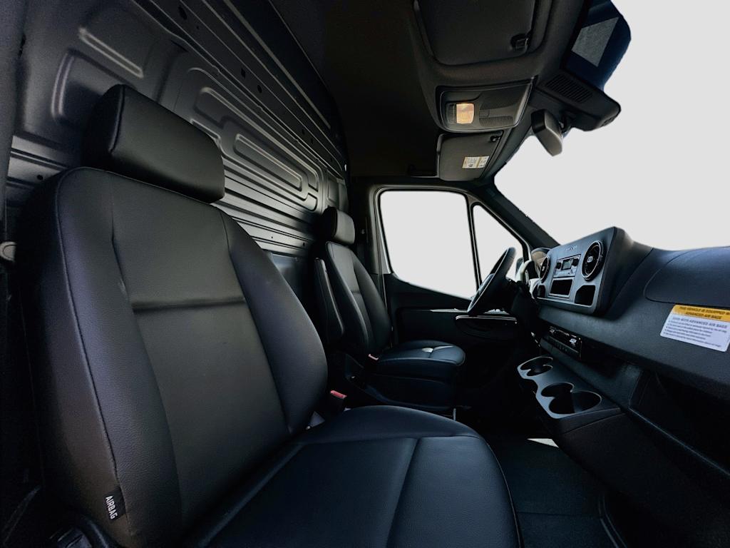 Thumbnail: 2025 Mercedes-Benz Sprinter - 29