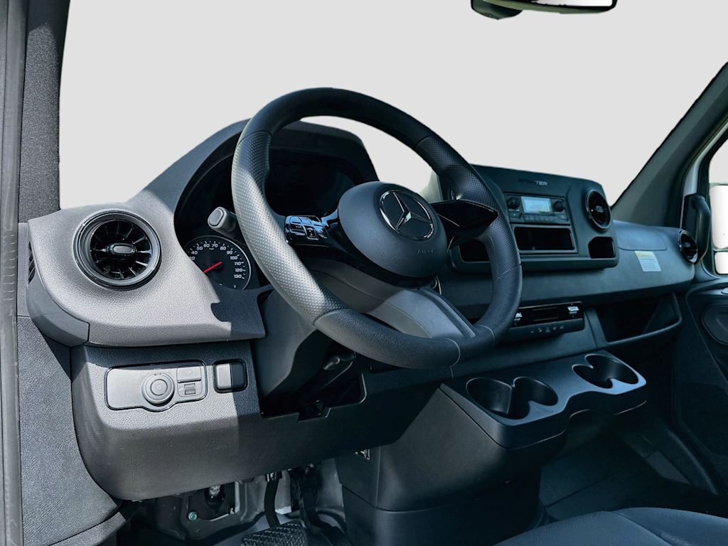 Thumbnail: 2025 Mercedes-Benz Sprinter - 2