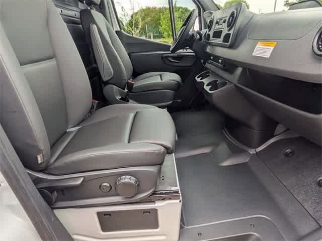 Thumbnail: 2025 Mercedes-Benz Sprinter - 7