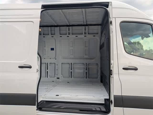 Thumbnail: 2025 Mercedes-Benz Sprinter - 14