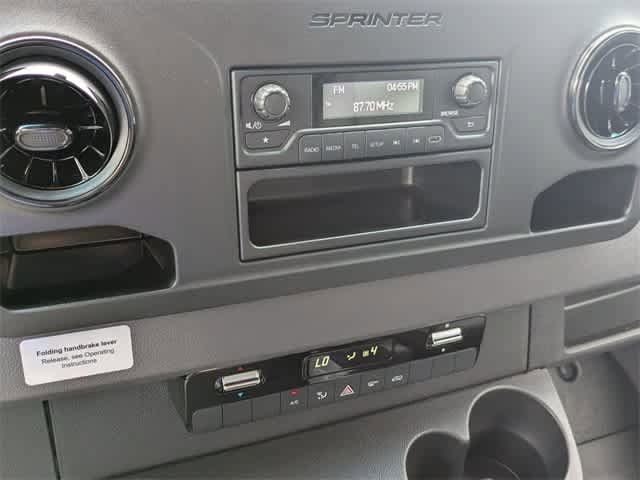 Thumbnail: 2025 Mercedes-Benz Sprinter - 25