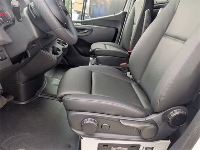 Thumbnail: 2025 Mercedes-Benz Sprinter - 8