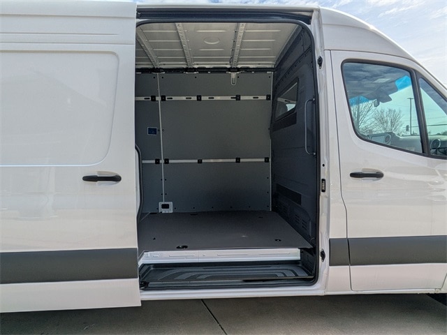 Thumbnail: 2024 Mercedes-Benz eSprinter - 11