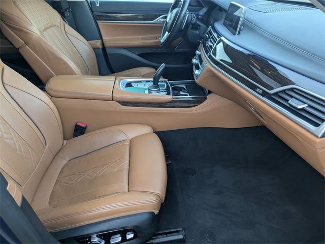 Thumbnail: 2021 BMW 7 Series - 12
