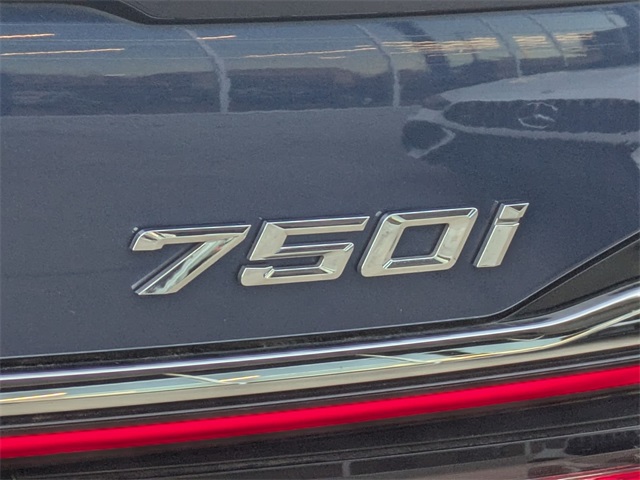 Thumbnail: 2021 BMW 7 Series - 24