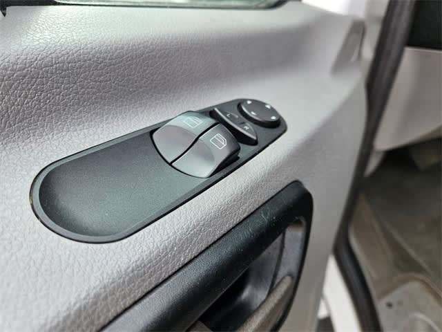 Thumbnail: 2015 Mercedes-Benz Sprinter - 21