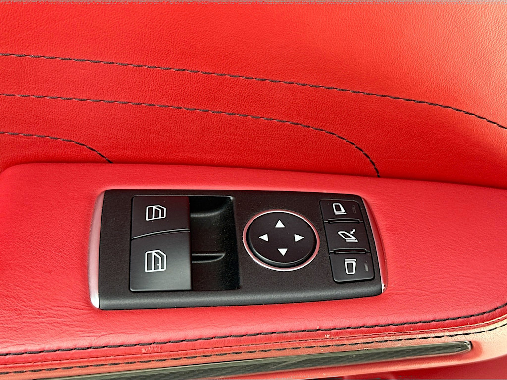 Thumbnail: 2012 Mercedes-Benz SL-Class - 23