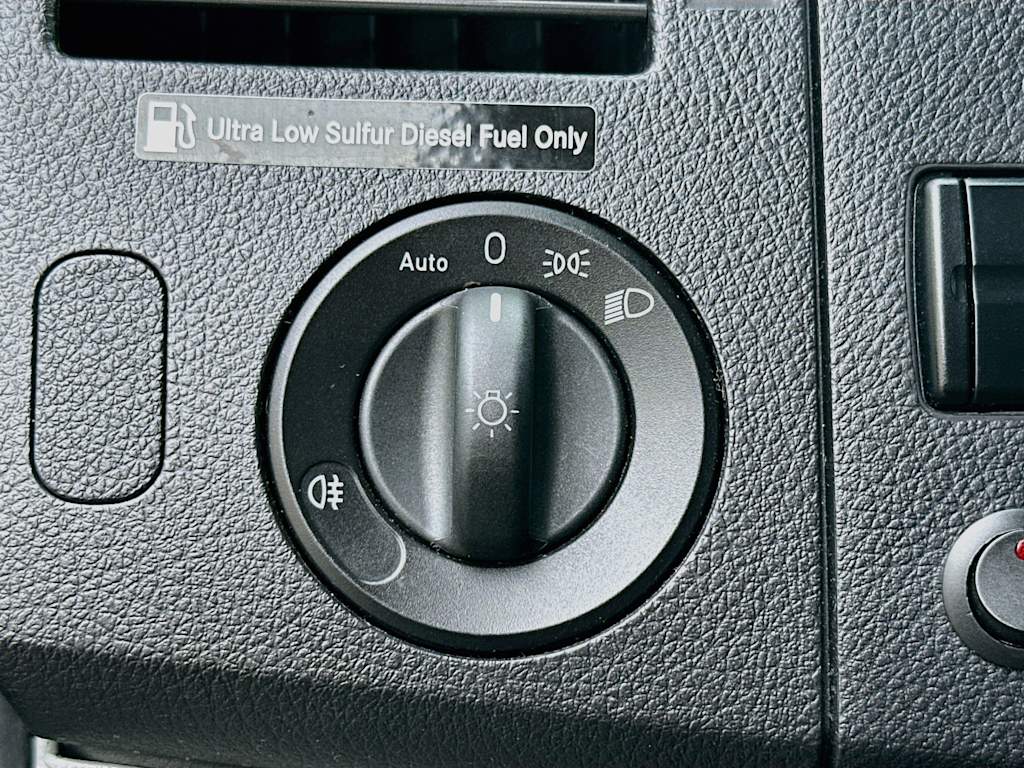 Thumbnail: 2015 Mercedes-Benz Sprinter - 22