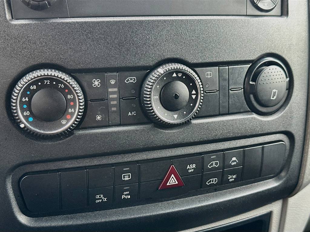 Thumbnail: 2015 Mercedes-Benz Sprinter - 25