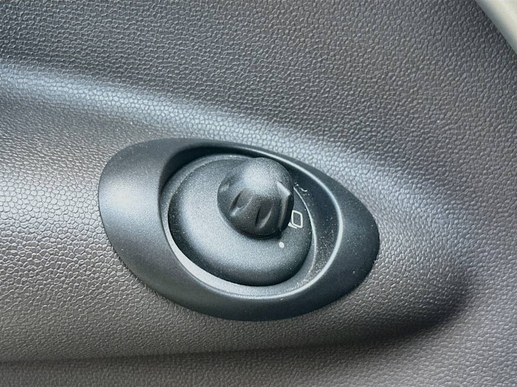 Thumbnail: 2012 MINI Cooper Countryman - 7
