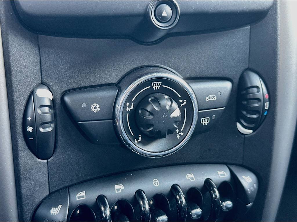 Thumbnail: 2012 MINI Cooper Countryman - 24