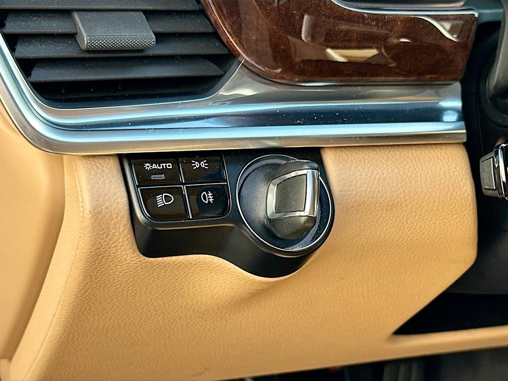 Thumbnail: 2018 Porsche Panamera - 24