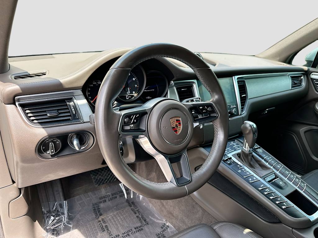 Thumbnail: 2018 Porsche Macan - 2