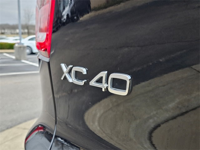 Thumbnail: 2023 Volvo XC40 - 7