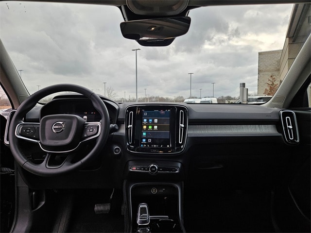 Thumbnail: 2023 Volvo XC40 - 10