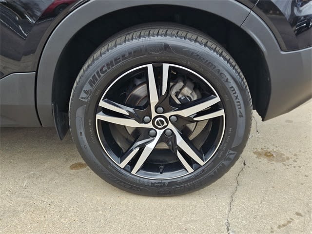 Thumbnail: 2023 Volvo XC40 - 8