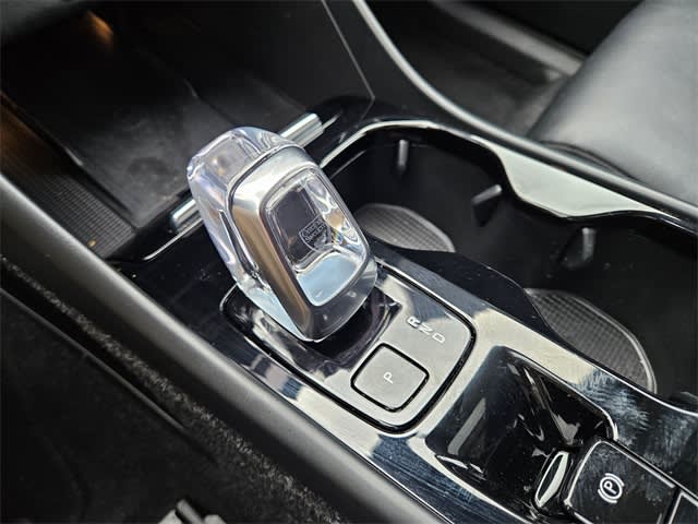 Thumbnail: 2023 Volvo XC40 - 38