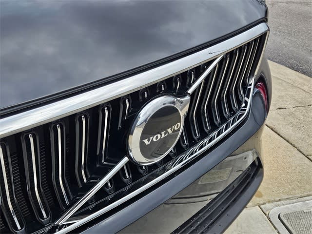 Thumbnail: 2023 Volvo XC40 - 25