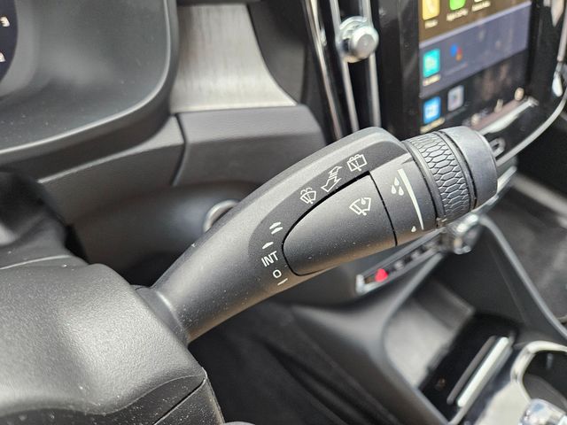 Thumbnail: 2023 Volvo XC40 - 35