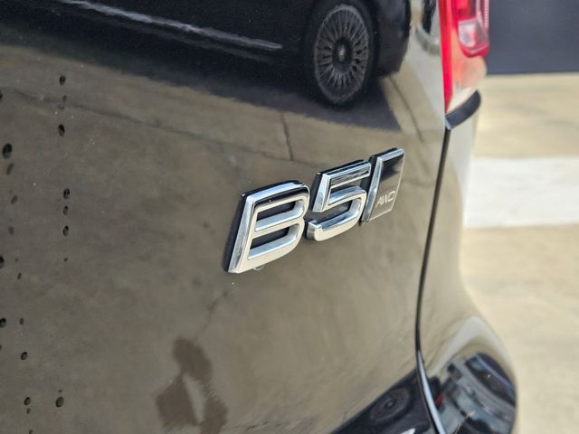 Thumbnail: 2023 Volvo XC40 - 27