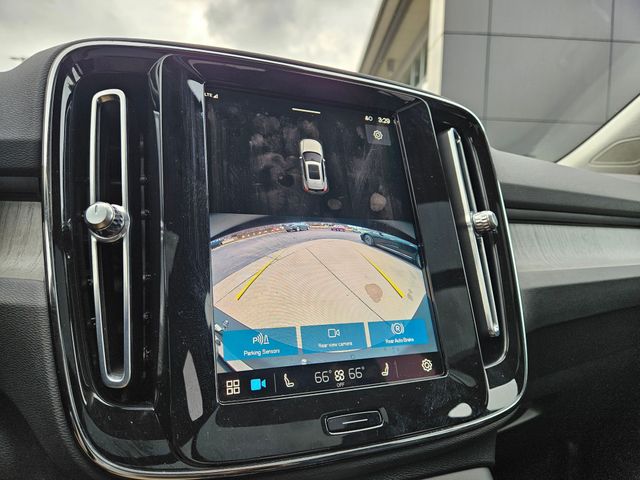 Thumbnail: 2023 Volvo XC40 - 36