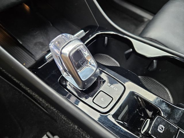 Thumbnail: 2023 Volvo XC40 - 39