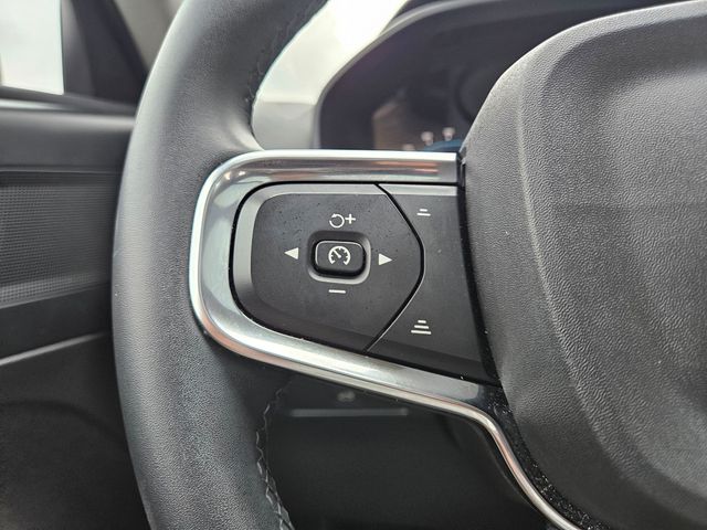 Thumbnail: 2023 Volvo XC40 - 33