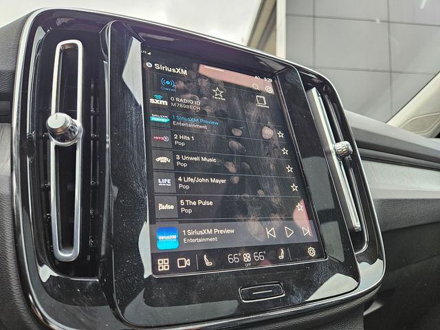 Thumbnail: 2023 Volvo XC40 - 37