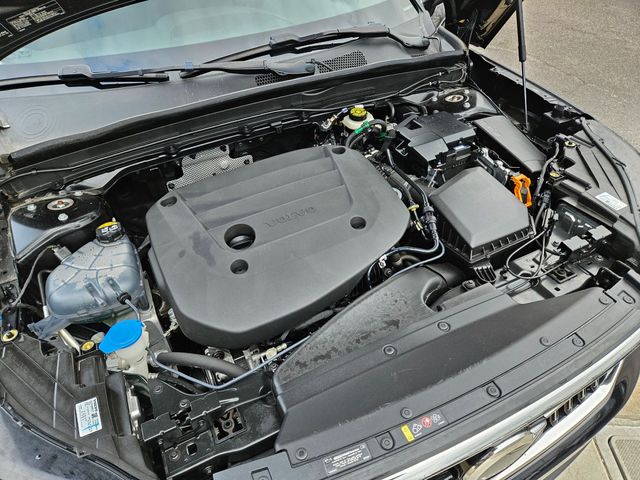 Thumbnail: 2023 Volvo XC40 - 9