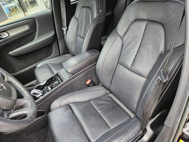 Thumbnail: 2023 Volvo XC40 - 11