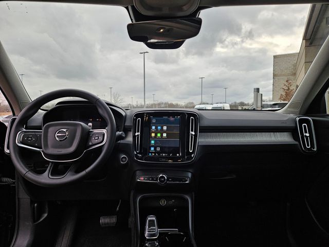 Thumbnail: 2023 Volvo XC40 - 10