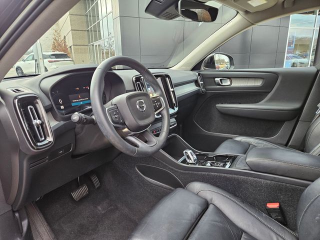 Thumbnail: 2023 Volvo XC40 - 2