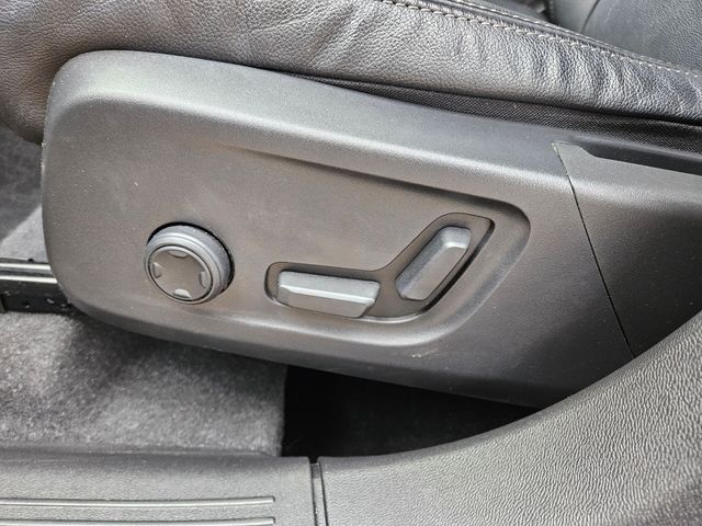 Thumbnail: 2023 Volvo XC40 - 28