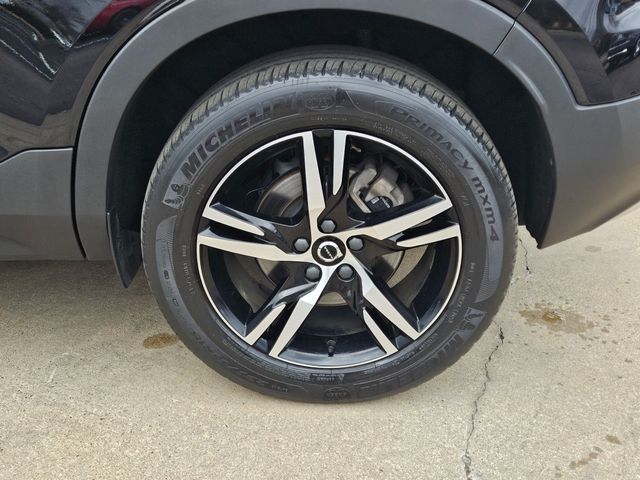 Thumbnail: 2023 Volvo XC40 - 8