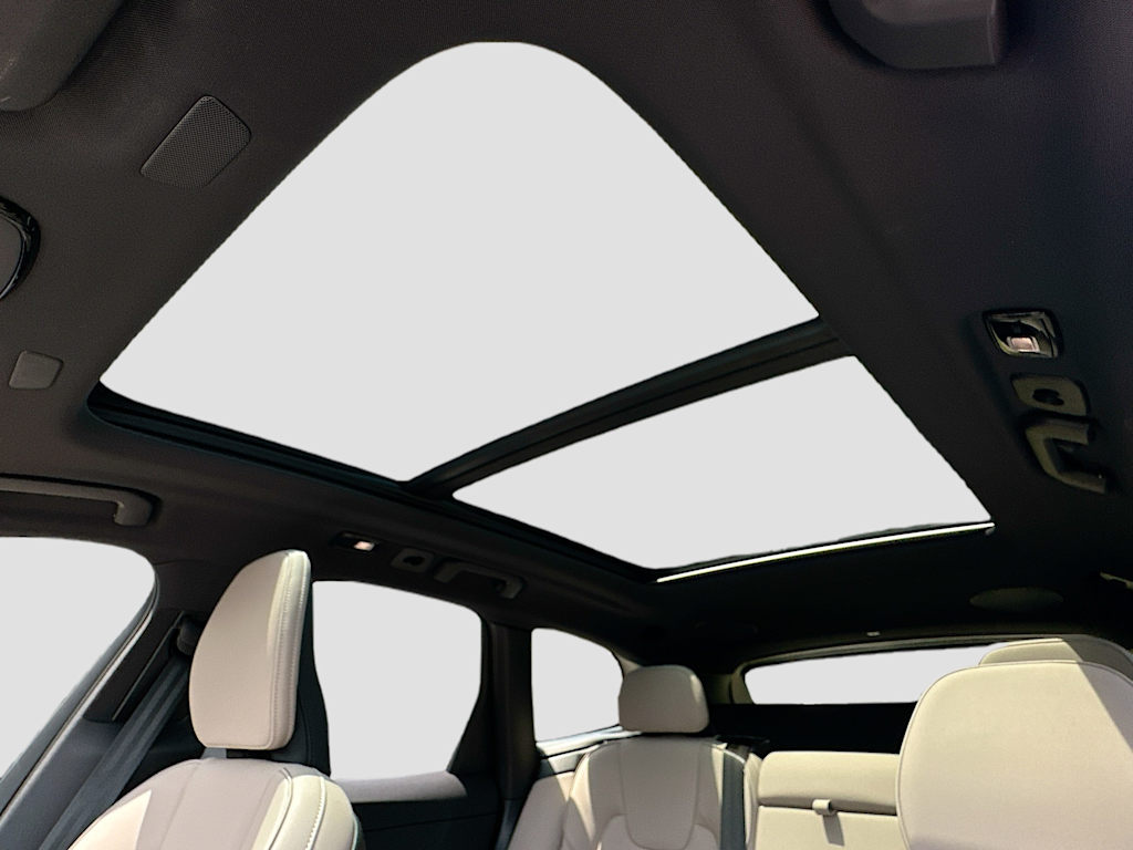 Thumbnail: 2026 Volvo XC60 - 30
